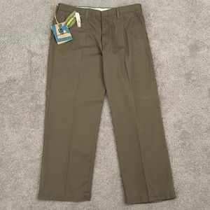 New, tag on men’s Khakis style pants 36/30